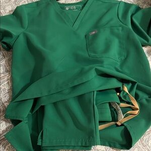 Figs Emerald Green Scrub Ensemble